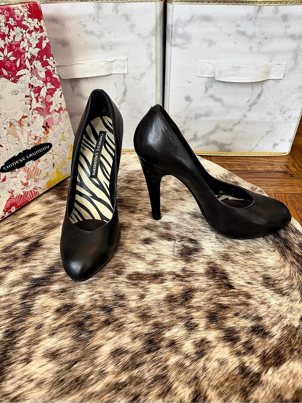 Chinese Laundry Black Leather Round Toe Platform Pumps
